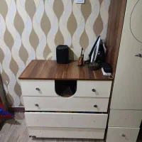 کمد ایستاده و تخت خواب