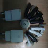 تعدادی هدفون بلوتوثی و معیوب و شارژر سوخته