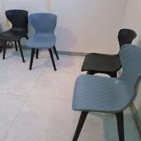 تخت معاینه و پاراوان و صندلی و یک عدد بخاری