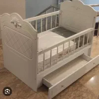 تخت کنار مادر نوزاد ساحل چوب