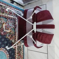 یک عدد تخت خواب تاشو کنار مادر