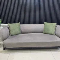 مبل سه نفره بسیار نو و راحت