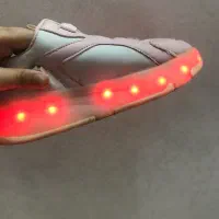 کفش اسکیتی چراغدار|دوچرخه، اسکیت، اسکوتر|پرند, فاز ۶|دیوار