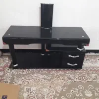 یک عدد یخچال ، فرش و میزTV|یخچال و فریزر|ویسیان, |دیوار