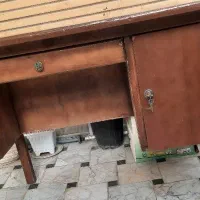 میز تحریر چوبی تمیز