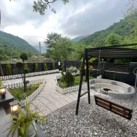 اجاره کلبه سوئیسی جنگی با آتشکده 43|اجارهٔ کوتاه‌مدت ویلا و باغ|رشت, نظری|دیوار