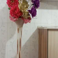 گلدون با گل مصنوعی