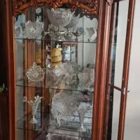 ویترین با وسیله هایش