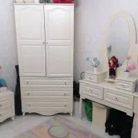 تخت و کمد و آینه