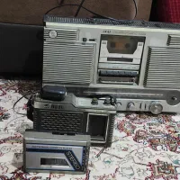 سه عدد رادیو ،تلویزیون قدیمی ،پنکه فلزی قدیمی