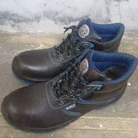 کفش کار|کیف، کفش، کمربند|بروجرد, |دیوار