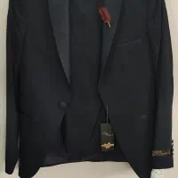 کت شلوار همراه با جلیقه و پیراهن سفید