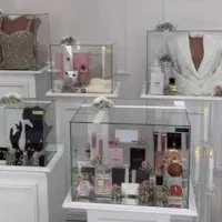 باکس شیشه و قفسه و استند با قیمت مناسب
