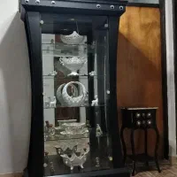 ویترین  وکل وسیله هاش چینی بفروش گذاشتم