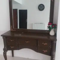 ایینه و کنسول قهوه ای