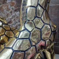 زرافه و تابلو فرشته