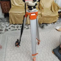 ترازیاب و پایه و متر