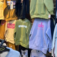 فروشنده خانوم لباس دخترونه