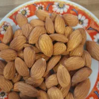 مغز بادام منقا زرین سوپر لوکس