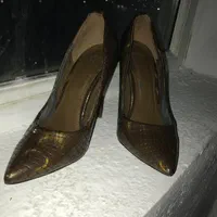 کفش ‌پاشنه بلند|کیف، کفش، کمربند|پردیس, فاز ۱|دیوار