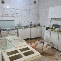 کابینت فلز جنس محکم وقدیمی به همراه سنگ روی کابینت