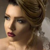 آرایش و شینیون عروس ۷/۰۰۰/۰۰۰ میلیون تومان