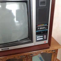 تلویزیون قدیمی چوبی مخصوص کلکسیوندارها