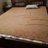 تخت خواب دونفره همراه ۲عدد پاتختی