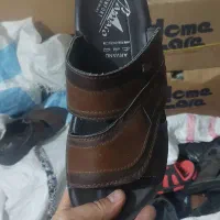 تعداد ۳۵۰تا ۴۰۰جفت دمپایی