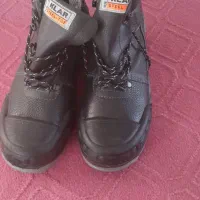 یک جفت کفش کار سایز ۴۵موجود است