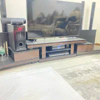 میز تلویزیون و مبل راحتی