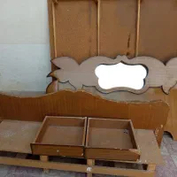 تخت خواب دونفره قدیمی وفرش 12متری وزیر تلویزیونی