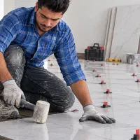 کاشی کار حرفه ای کاشی کاری بین کابینتی سرامیک کاری