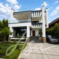 560 متر ویلای مدرن*استخردار*مبله*مستقل ونوش