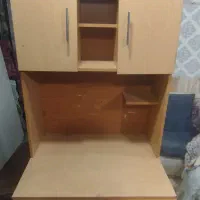 میز تحریر و کامپیوتر