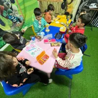 کمک مربی در خانه بازی