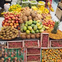 نیروی آقا و خانم میوه فروشی