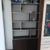کتابخانه کمد دار سالم و بدون شکستگی و رنگ رفتگی