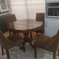 میز غذاخوری گرد در حد نو