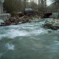 کلبه کنار رودخانه اوشان آهار