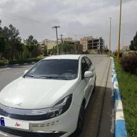 کی ام سی ایگل سفید