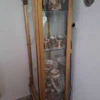 یک عدد بوفه رنگ طلا