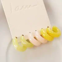 گوشواره نیم حلقه چند جفتی زرد مینیمال