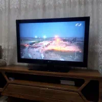 تلویزیون LCD سی و هفت اینچ