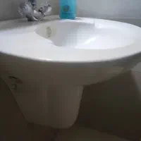 روشویی دیواری بزرگ