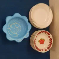 چند دست بشقاب و دیس گلسرخ