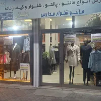 فروشنده حرفه ای در مانتو فروشی