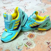 کتونی فیروزه ای