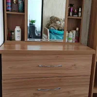 تخت رو طبقه همراه میز ارایش و جاکتابی|تخت و سرویس خواب|تهران, تولید دارو|دیوار