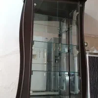 ویترین در حد نو ۴طبقه وپشتش هم اینه داره